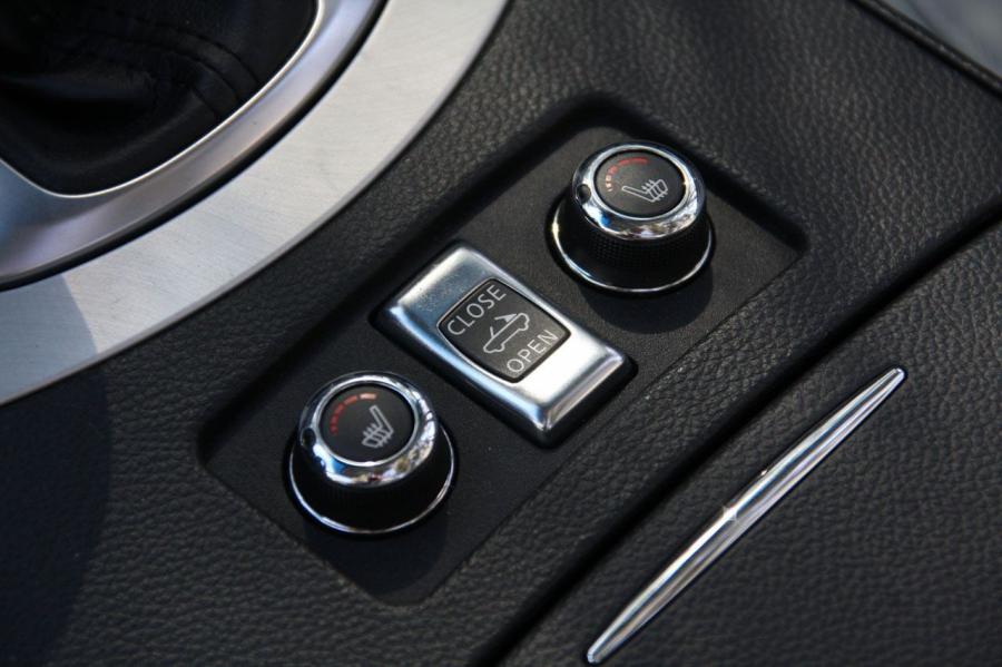  Infiniti G37 Convertible 2008 года  (фото 29 из 57)